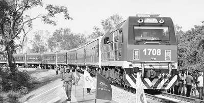 搭中國快車，促非洲發展